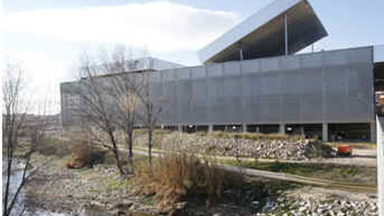 Empleados denuncian robos  en coches aparcados junto a la Caja Mágica