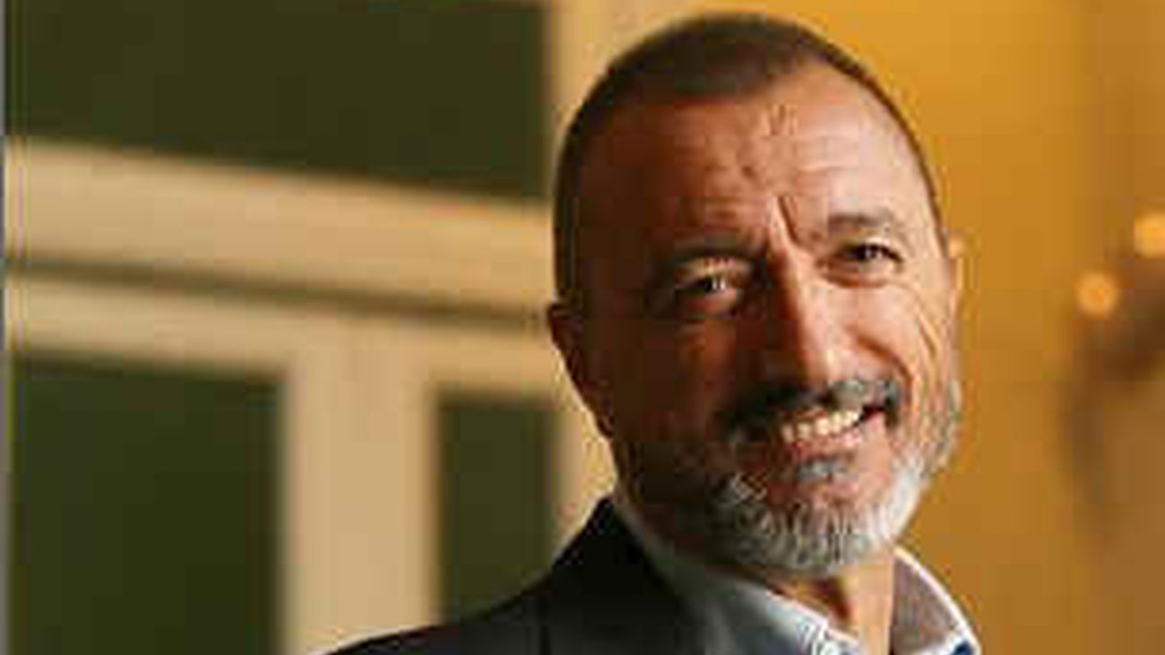 Pérez-Reverte condenado a pagar 80.000 euros por plagio