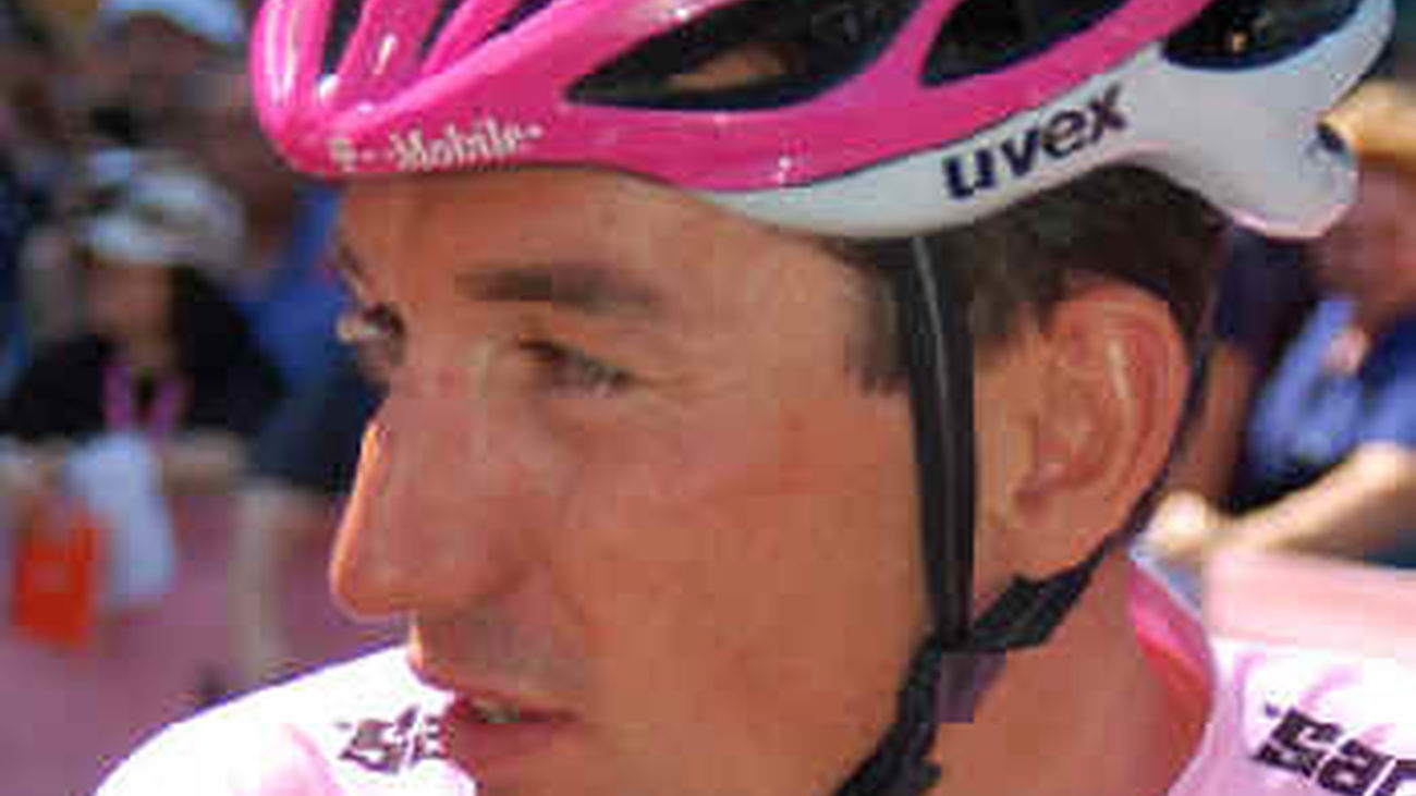 Pinotti  primer líder del Giro, Contador a 30 segundos