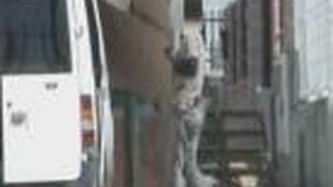 Los ladrones de papel tienen en jaque a Ayuntamientos, plantas de reciclaje y a ciudadanos