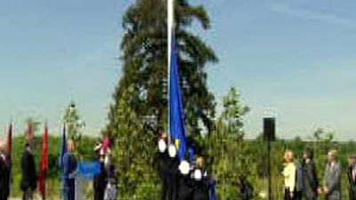 Madrid celebra el Día de Europa con actividades el izado de la bandera en la glorieta de San Vicente
