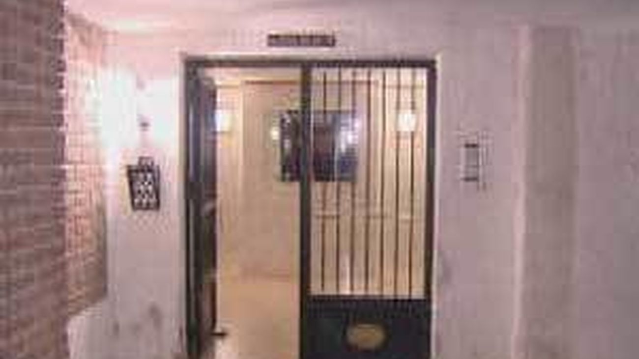 Una mujer intoxicada grave tras declararse un incendio en su vivienda en Collado Villalba