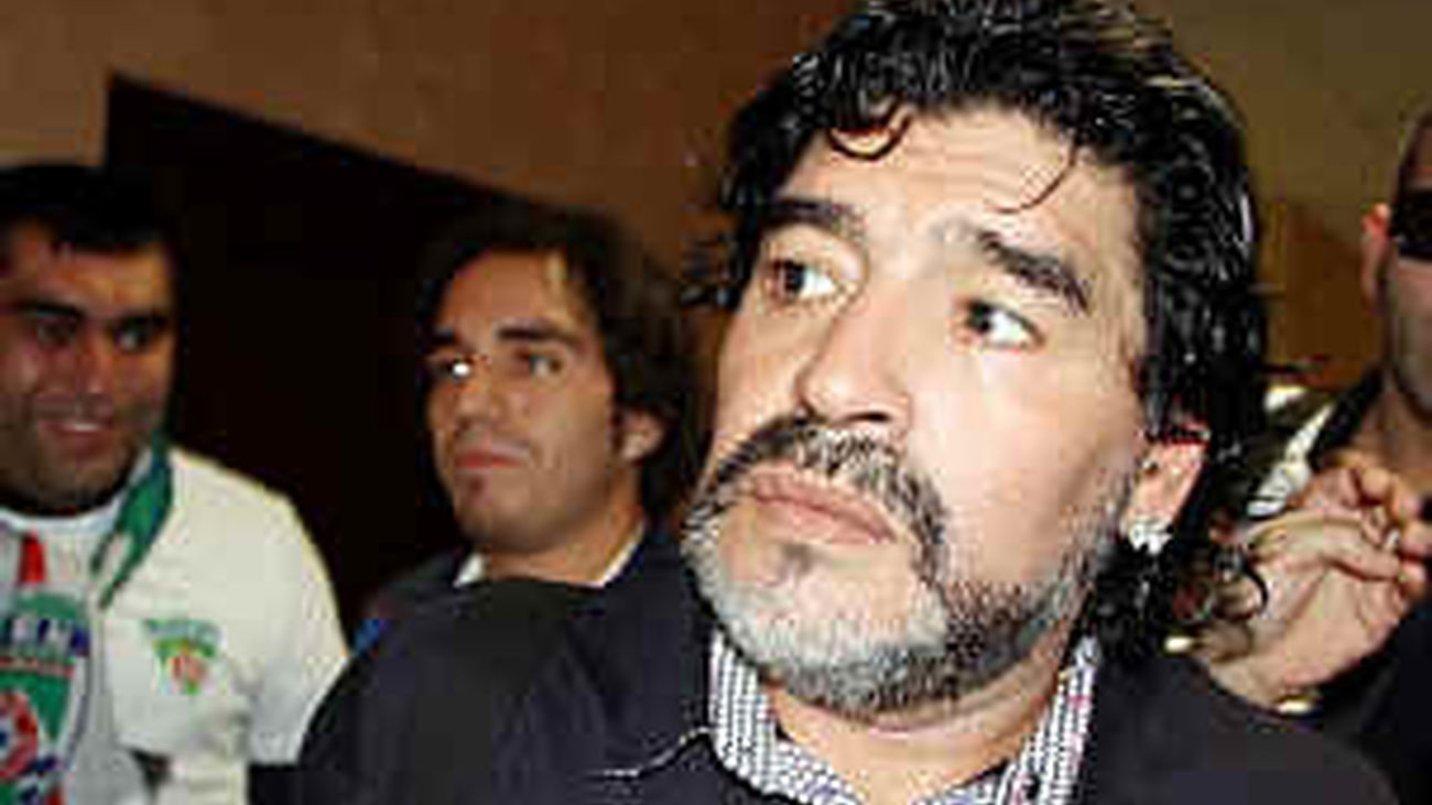 Maradona estudia una oferta para dirigir Al Wasl de Dubai