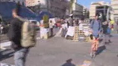 Decenas de jóvenes acampan en la Puerta el Sol para pedir una democracia participativa