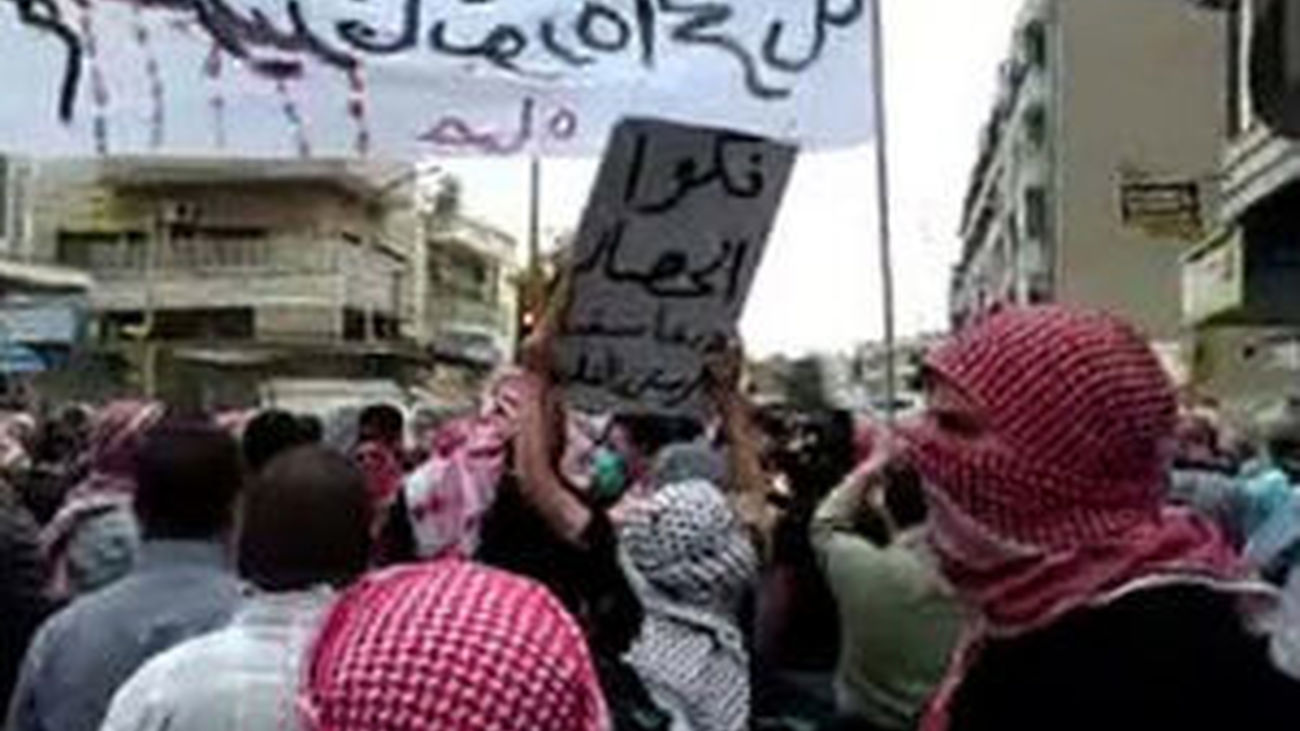 Organizaciones de derechos humanos cifran en 800 los muertos en las protestas en Siria