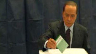 Ultimo día de elecciones municipales parciales en Italia, un test para Berlusconi