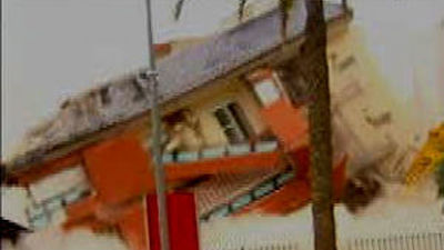 Los derribos continúan en Lorca, que hoy es visitada por el Real Madrid