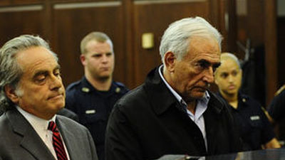 Strauss-Kahn es vigilado las 24 horas en prisión por temor a que cometa suicidio