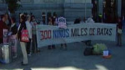 Concentración en la Plaza de Cibeles  para exigir a Gallardón que limpie de ratas 'El Gallinero'