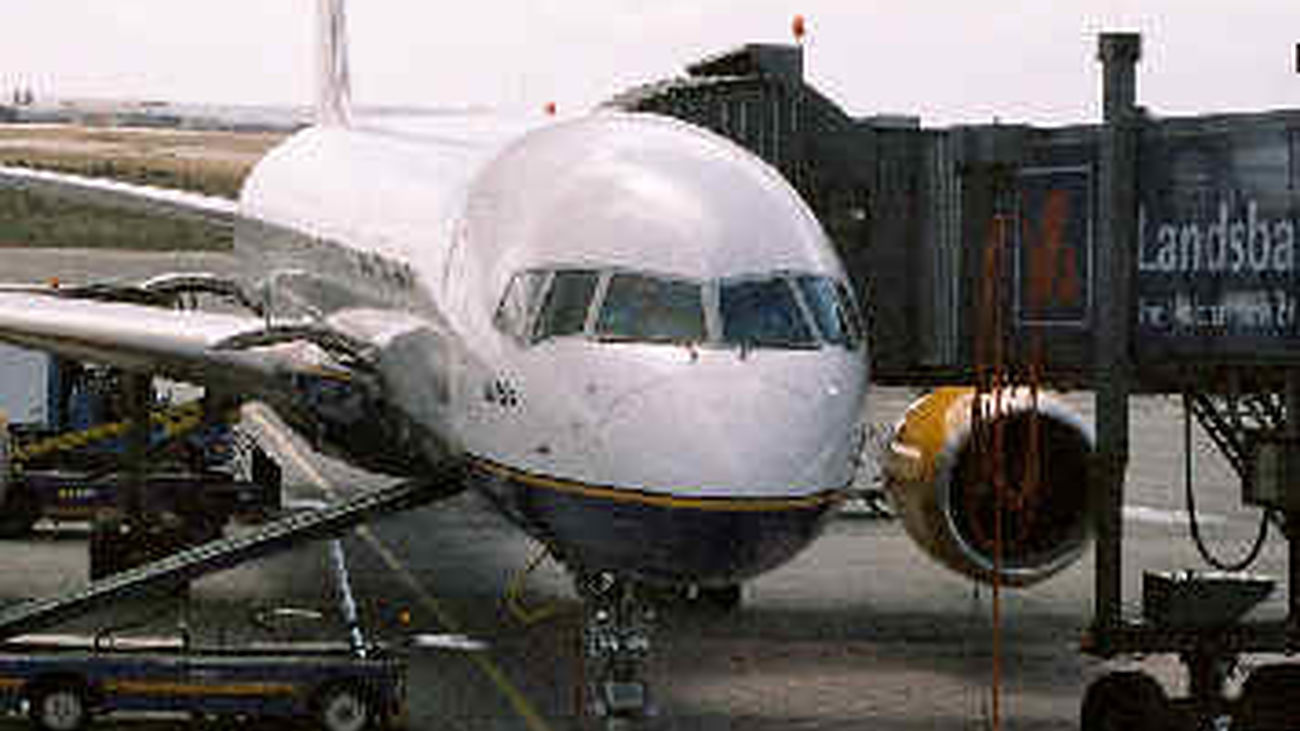 Islandia cierra su principal aeropuerto por la erupción del Grímsvötn