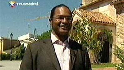 Reelegido en Villamantilla, por mayoría  absoluta, el único alcalde negro de España