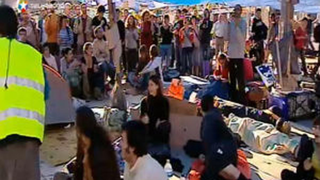 Los acampados en Sol llevan recogidas unas 200.000  firmas para reclamar un cambio social y político