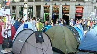 Los vecinos de Centro piden que se acabe la acampada de Puerta del Sol