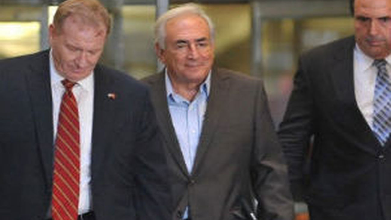 Strauss-Kahn es trasladado a otro apartamento  para continuar con su arresto domiciliario
