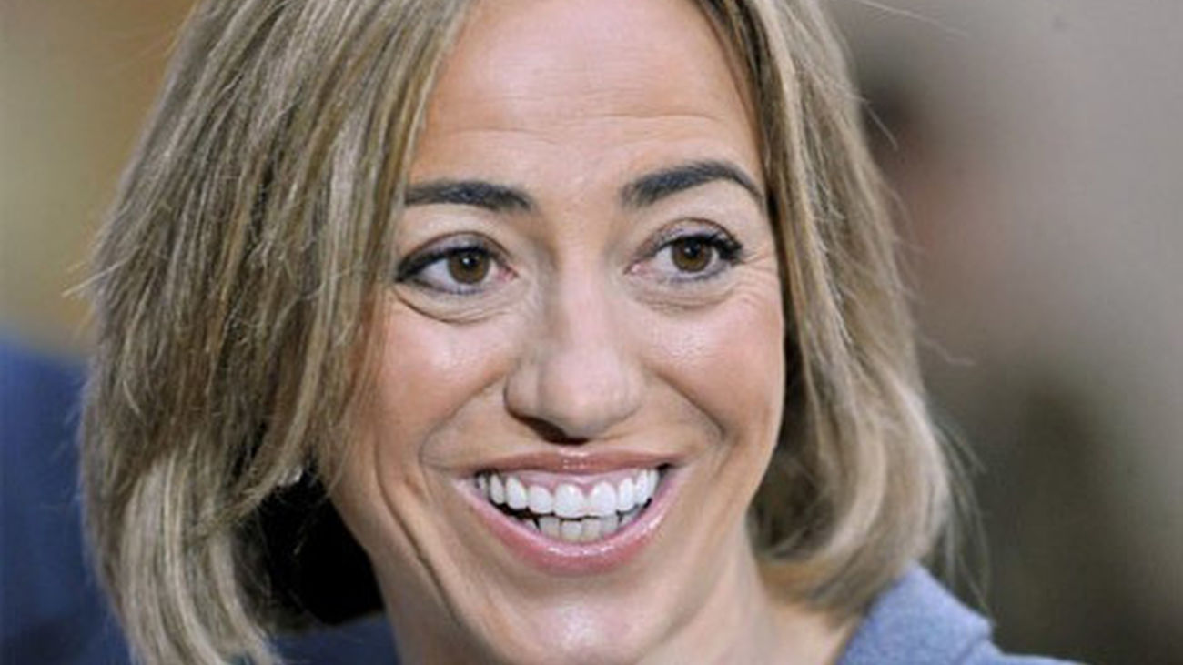 Chacón, junto a otros dirigentes del PSOE, firman un documento en el que pide un nuevo proyecto socialista