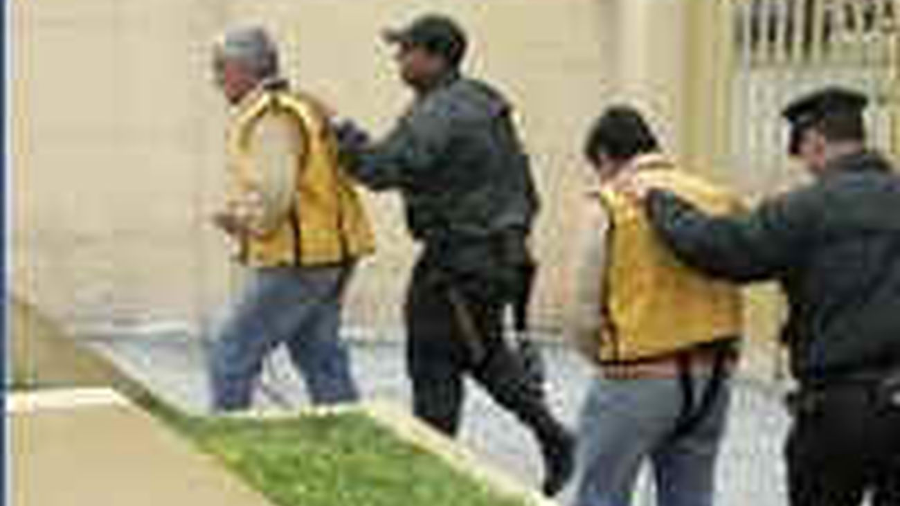 Detenidos dos "cogoteros" que robaban  a ancianos cerca de entidades bancarias