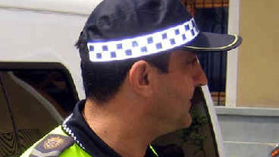 Un millar de policías municipales de Madrid se concentra contra los recortes