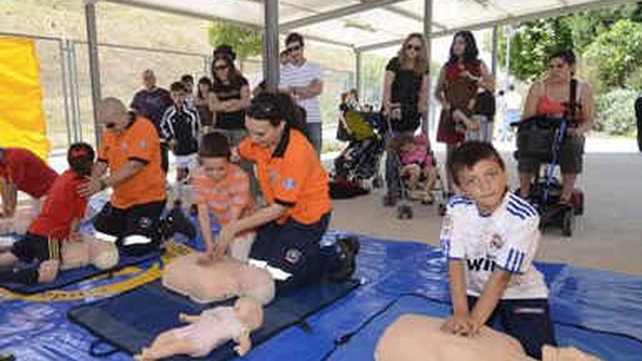 Más de 1.800 niños de la cantera del Real Madrid aprenden a reaccionar ante una parada cardíaca