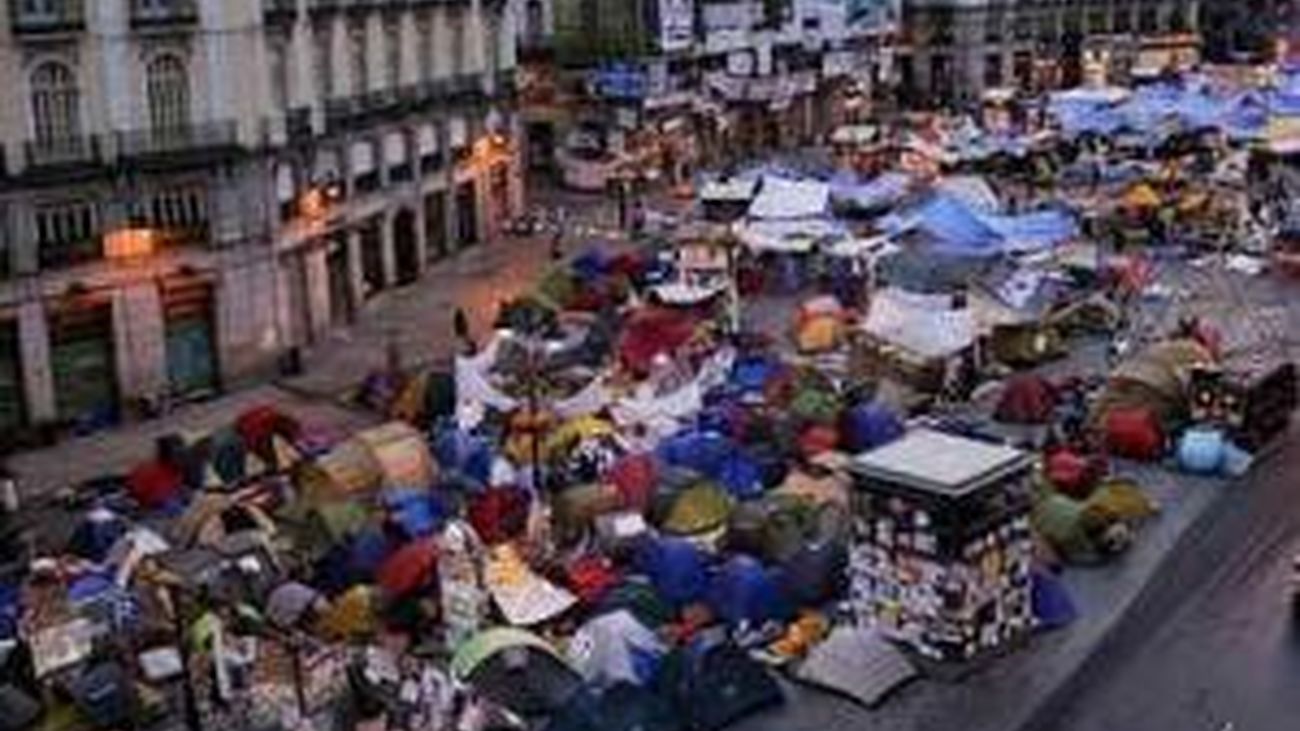 Los acampados en Sol aseguran que no suponen problema de seguridad ni salud