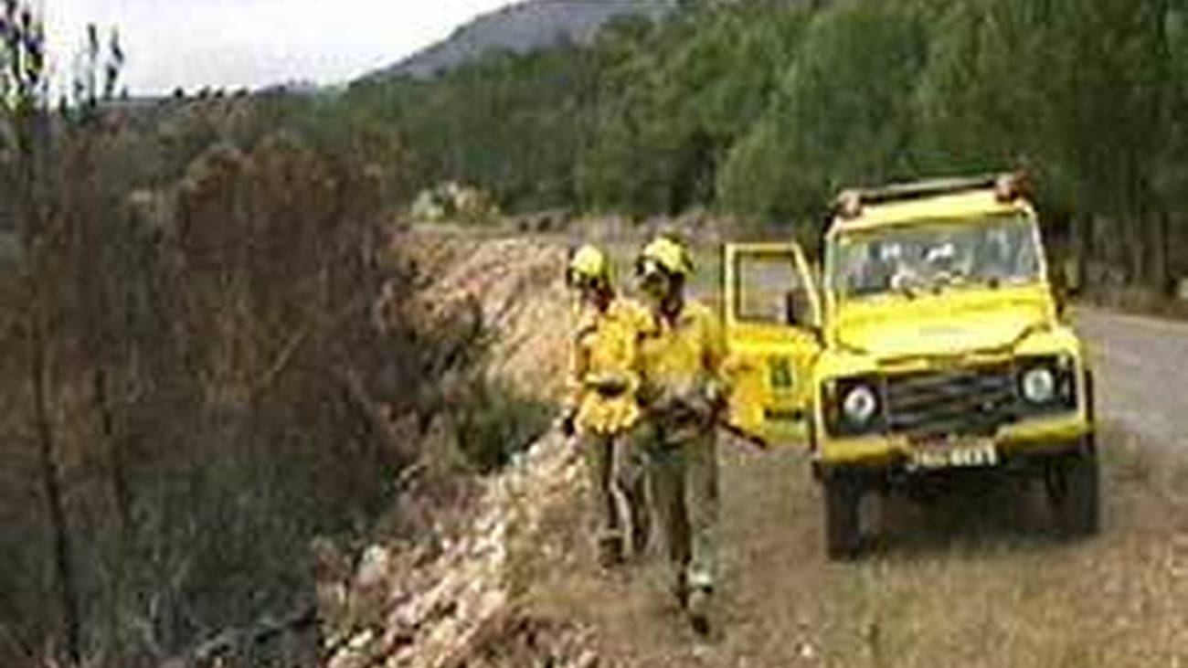 El Gobierno balear dice que el fuego de Ibiza  estará "totalmente controlado" esta tarde