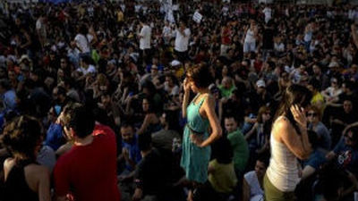 El colectivo Democracia Real recoge firmas para cambiar la Ley Electoral