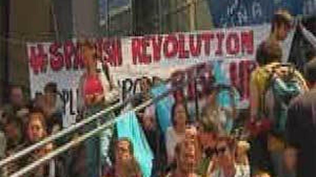 La Policía francesa desaloja a los 'indignados' de La Bastilla