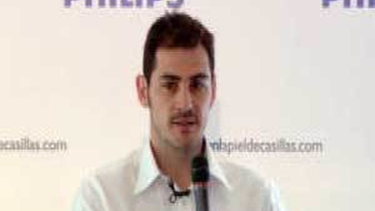 Casillas: "La marcha de Valdano es una pena"
