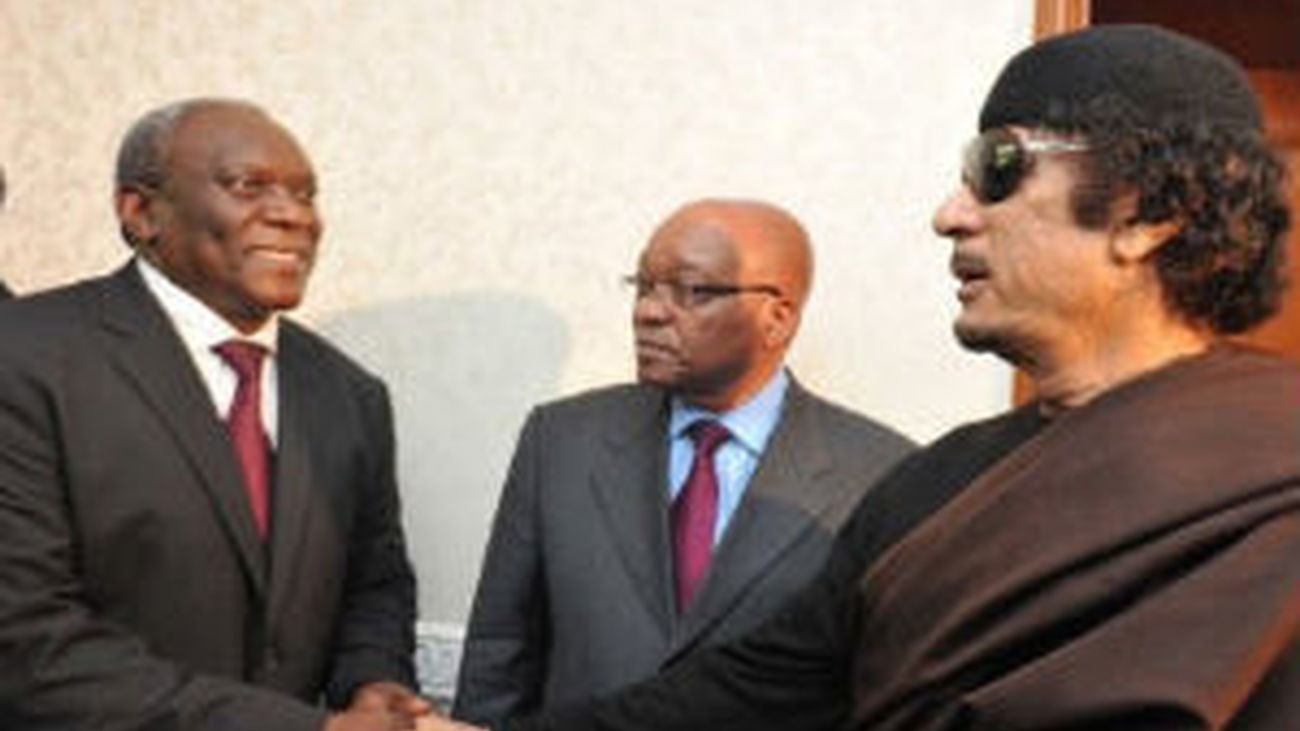 Gadafi, dispuesto a negociar una salida, según la prensa sudafricana