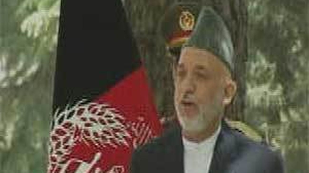 Karzai a la OTAN: "Si no detienen sus bombardeos, su presencia será la de un invasor"