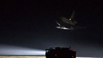 El Endeavour aterriza y pone fin a la penúltima misión del programa de transbordadores