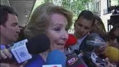 Aguirre le dice al PSOE que "no vale" con cambiar de cara sino que urge otra política