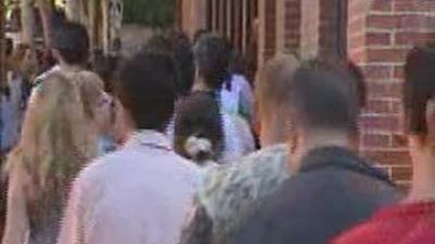 El paro bajó en mayo en 79.701 personas,  la segunda mayor caída en este mes desde 1997