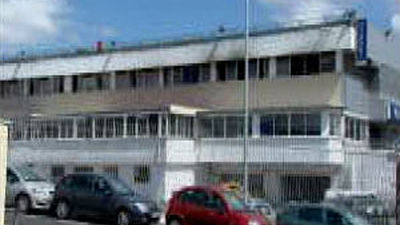 Un aparatoso incendio en un concesionario de Carabanchel causa 19 intoxicados