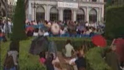 Ópera en la calle a pesar del diluvio