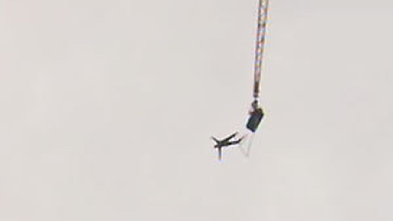 Salta desde una grúa en directo