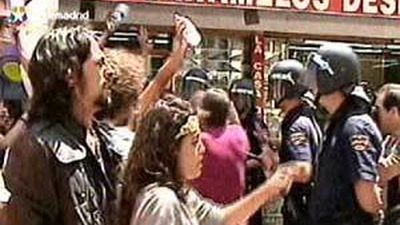 Una marcha de "indignados" exige por Valencia la libertad de los 5 detenidos