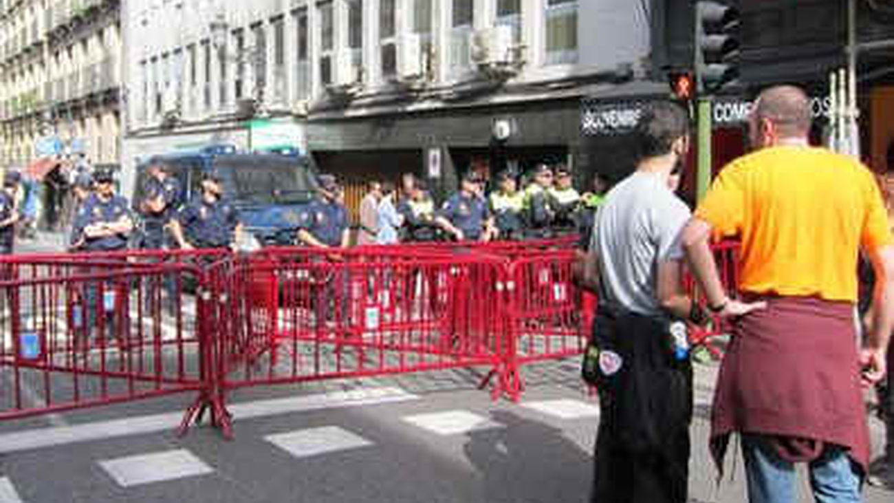 Cerrada la calle Mayor de Madrid para evitar las manifestaciones frente a la Casa de la Villa