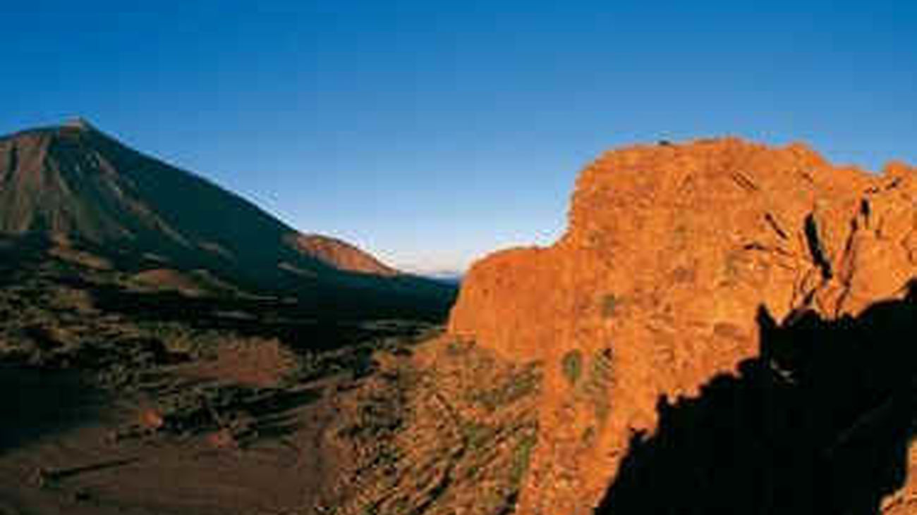 La sombra del Teide se alinea con la Luna eclipsada