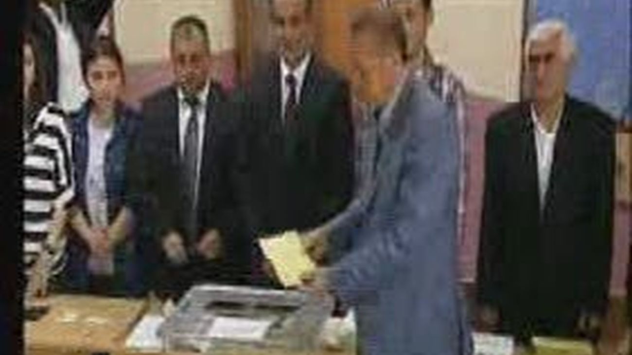 El AKP de Erdogan revalida la mayoría absoluta en Turquia