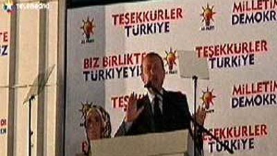 Erdogan promete consensuar una nueva constitución tras su victoria electoral
