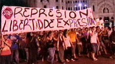 Los acampados de Sol cortaron anoche la Gran Vía y llegaron  hasta Cibeles