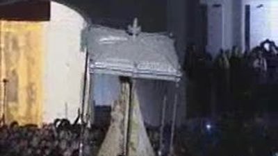 Suspendida la procesión de la Virgen del Rocío al romperse un varal del paso
