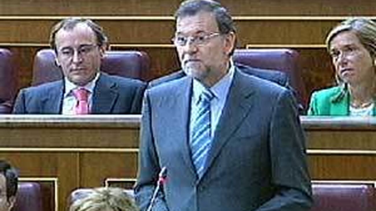 Rajoy acusa a Zapatero de pensar "en el interés de un candidato" y no en el de los españoles