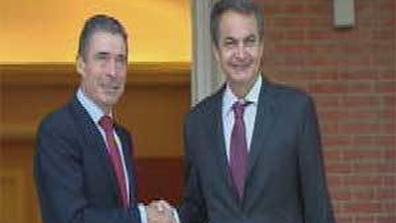 Zapatero y Rasmussen defienden la presión militar y política sobre Libia
