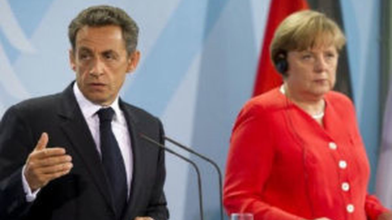 Merkel y Sarkozy quieren que la banca privada acuda en el rescate de Grecia