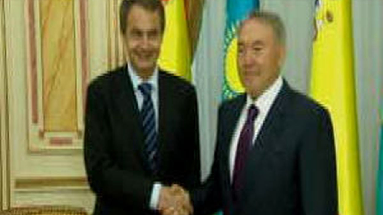 Zapatero defiende en Kazajistán las reformas y a las empresas exportadoras ante la crisis