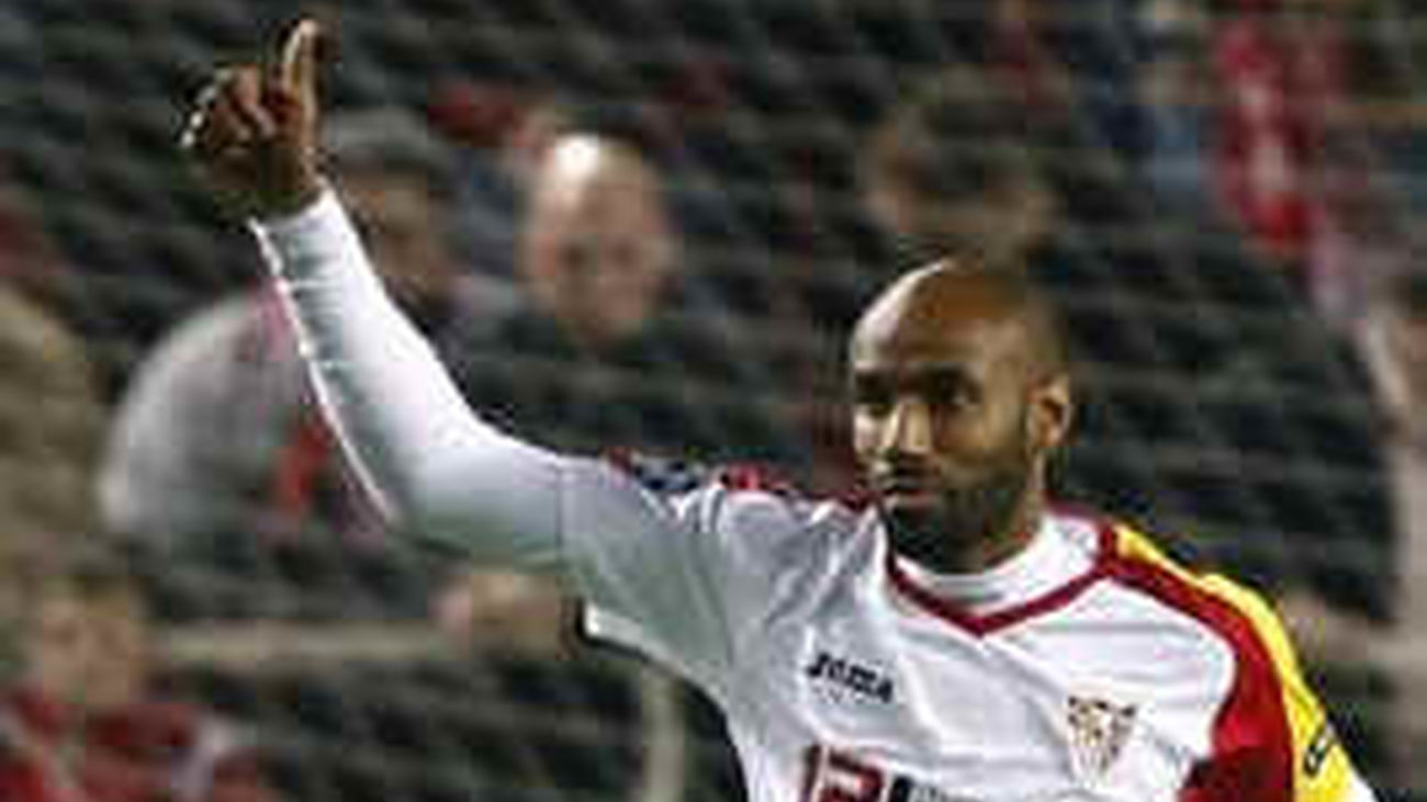 Kanouté se queda en el Sevilla