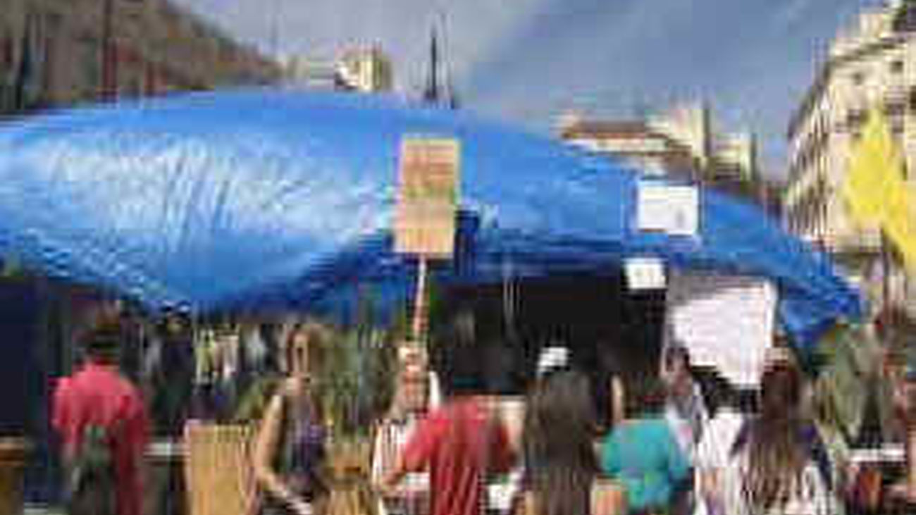 Sigue ocupada parte de la plaza del Sol