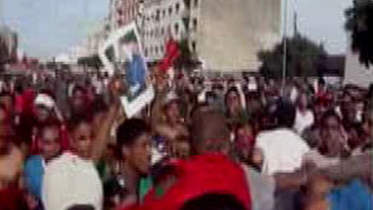 Los marroquíes se manifiestan a favor y en contra de la nueva Constitución