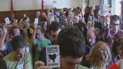 La Policía local impide a los escoltas acceder al Ayuntamiento de Andoain